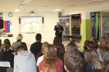 SPREJEM ČEŠKIH UČENCEV V OŠ CERKNICA 09 FOTO LJUBO VUKELIČ